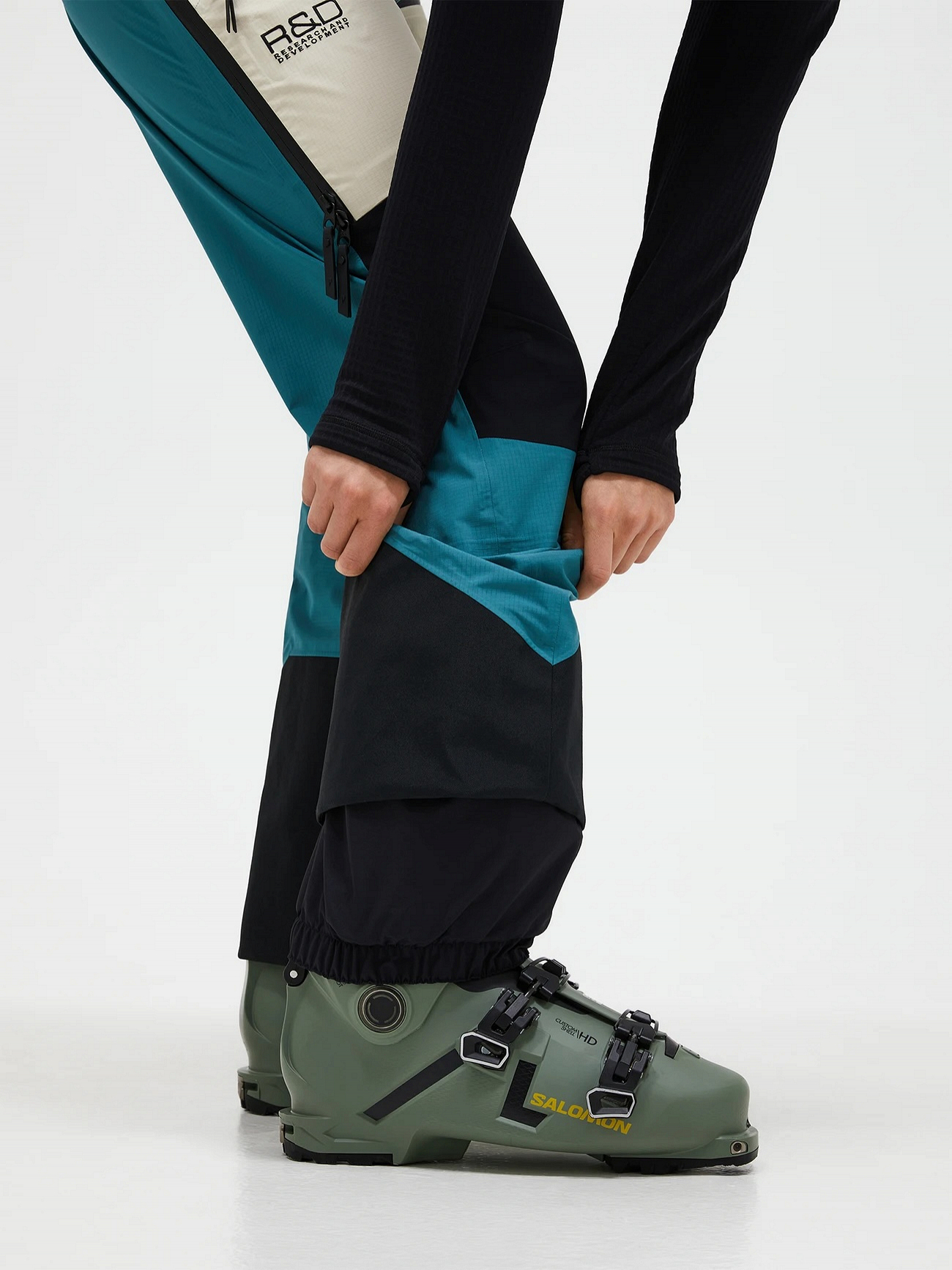 W Vertical Gore-Tex Pro Bib Pants (FW24) - Peak Performance W Vertical Gore-Tex Pro Bib Pants (FW24) - Peak Performance